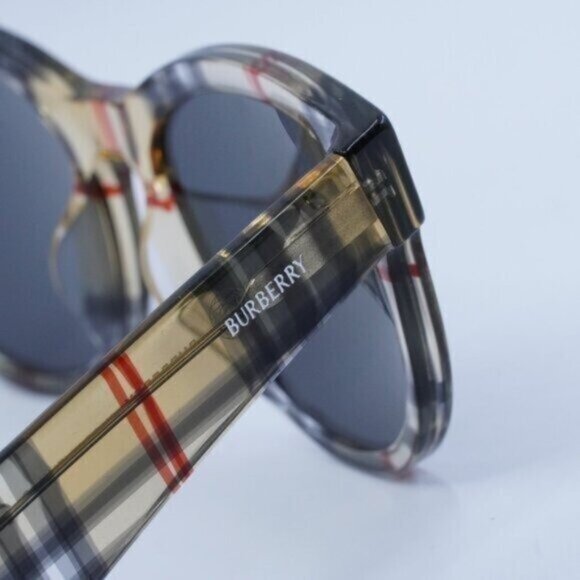 🕶️ New Burberry BE4432U 412287 Sunglasses - Vintage Check Frame - Picture 9 of 10